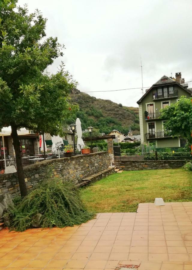Hostaltina Bossost Buitenkant foto